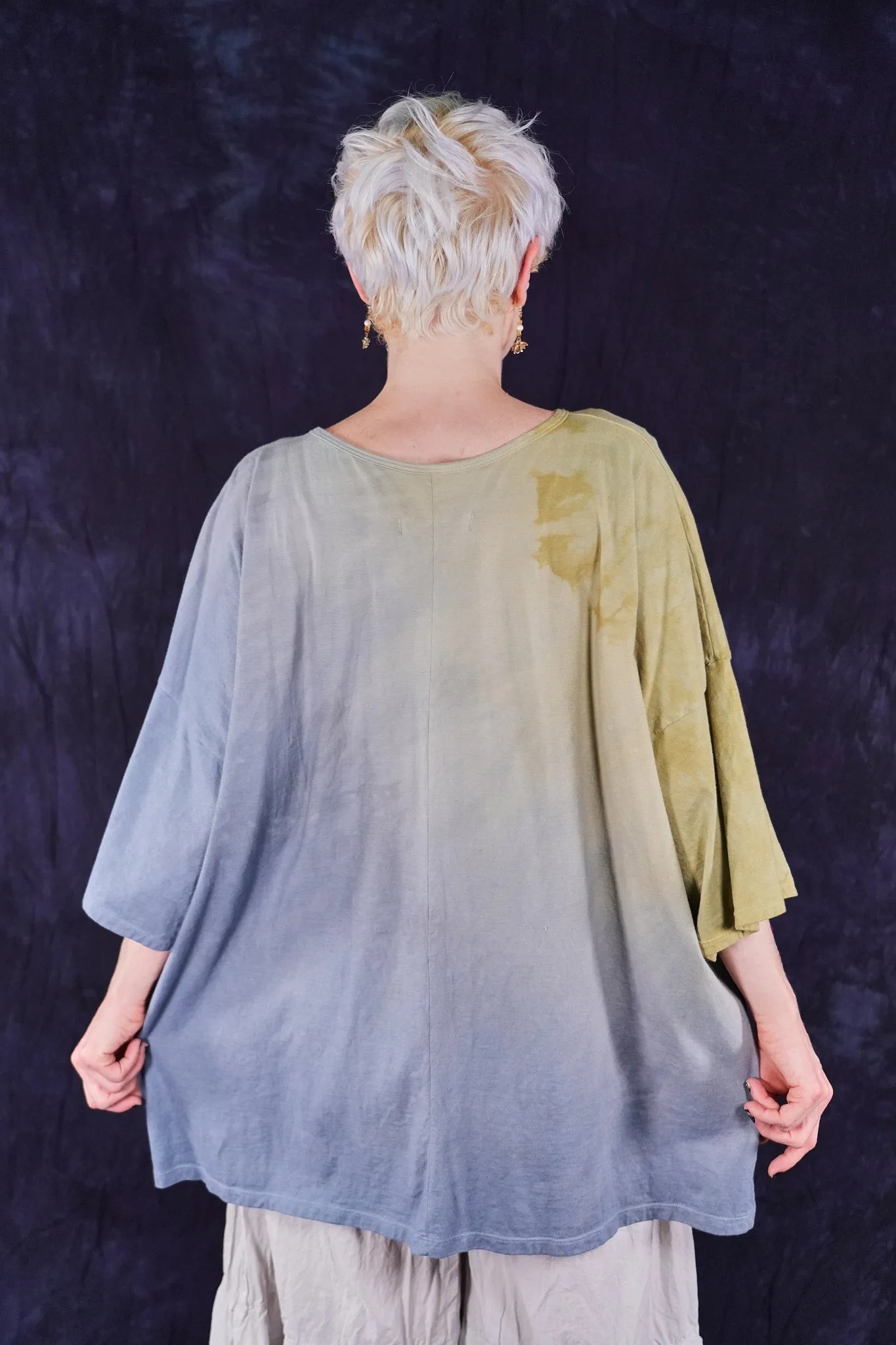 1236HD Line Tee Libris