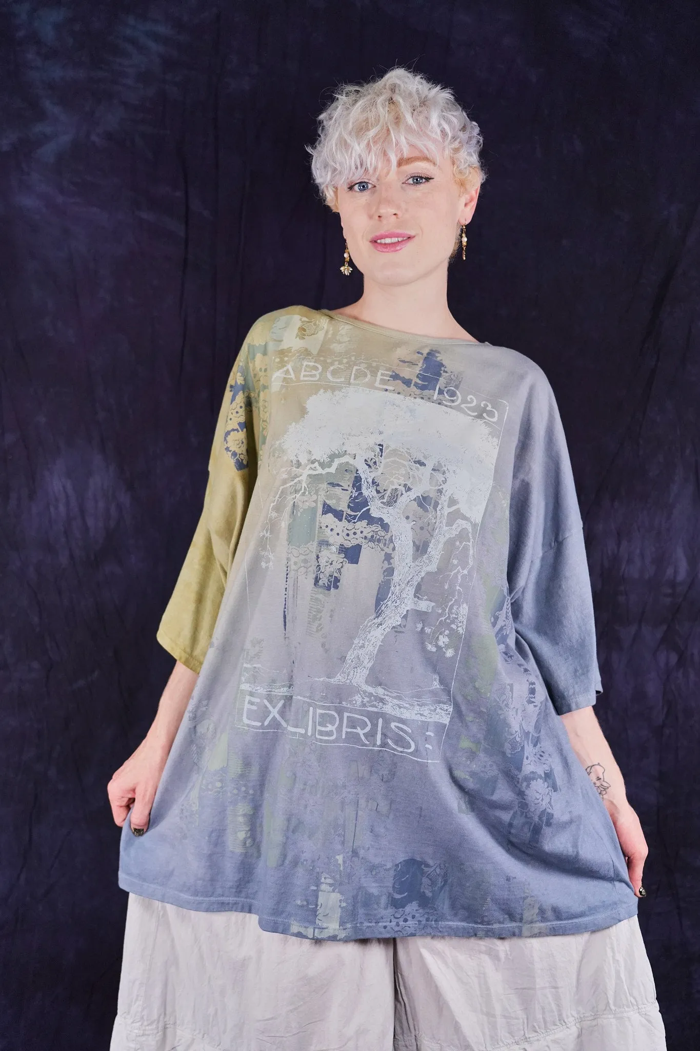 1236HD Line Tee Libris