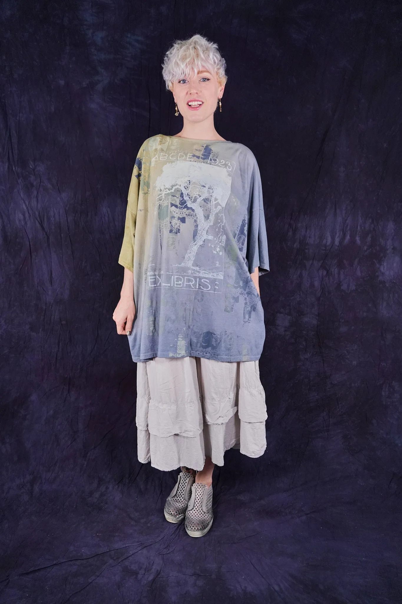 1236HD Line Tee Libris
