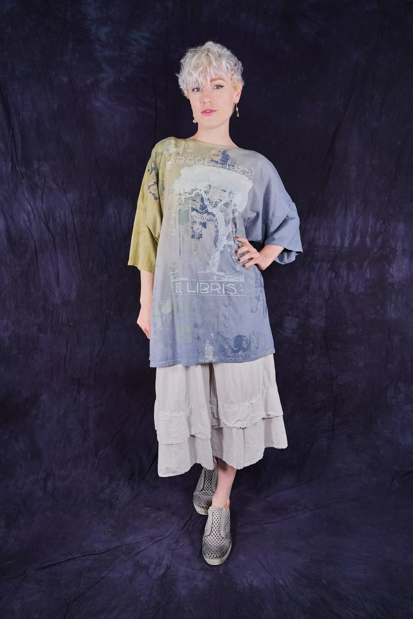 1236HD Line Tee Libris
