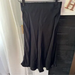 ARITZIA • WILFRED Only Midi Black Noir Slip Skirt 2 NWT