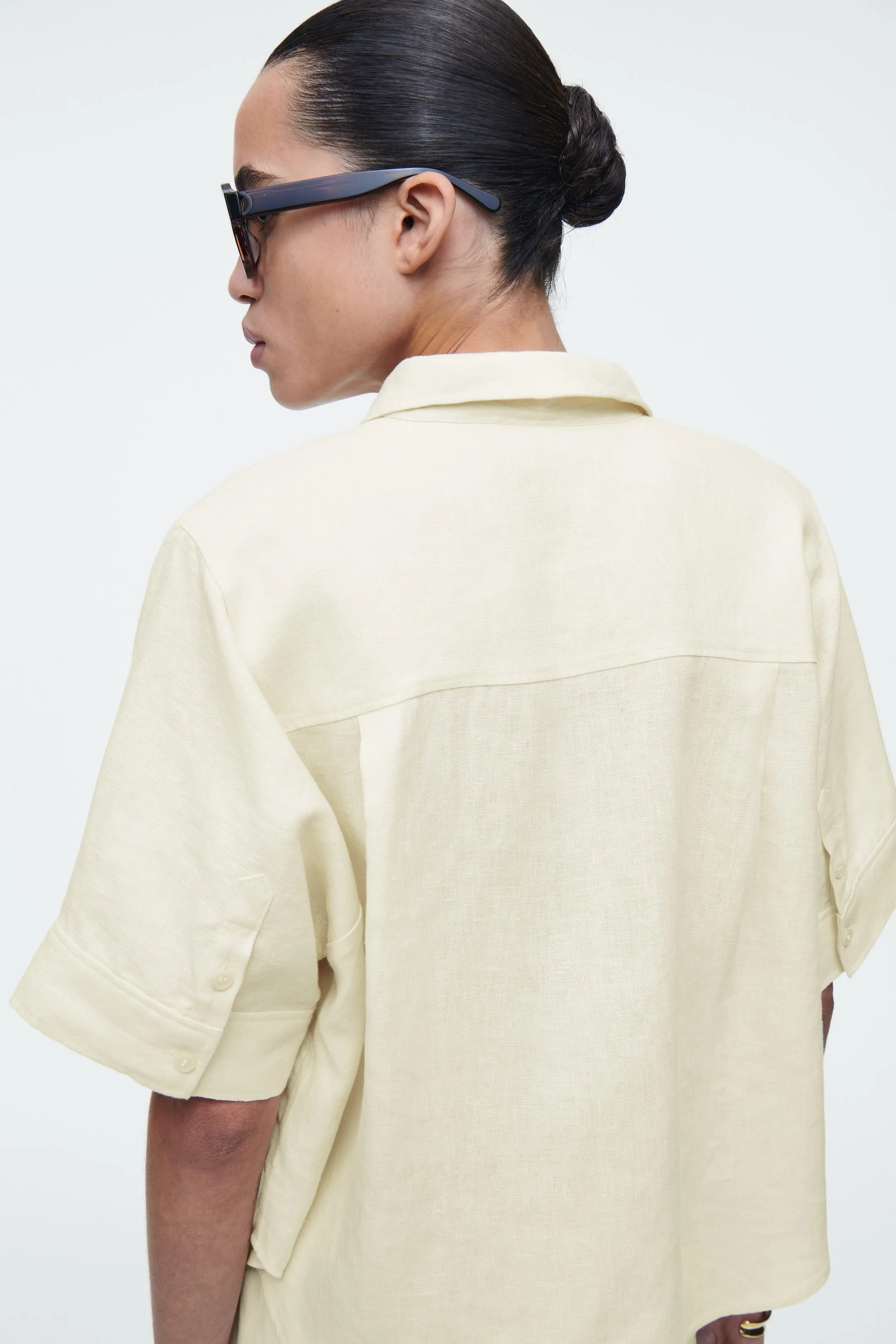 Boxy short-sleeved linen shirt