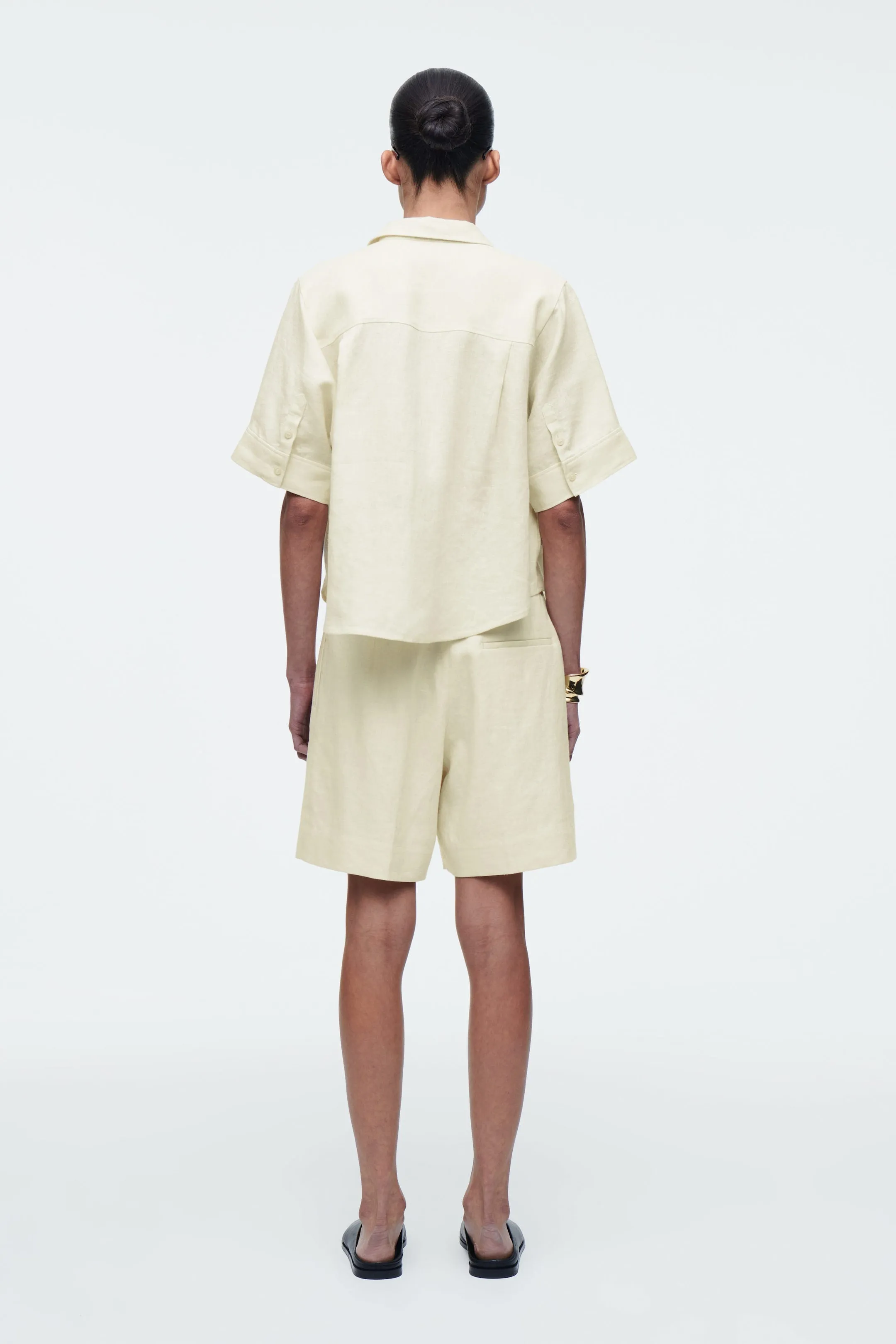 Boxy short-sleeved linen shirt