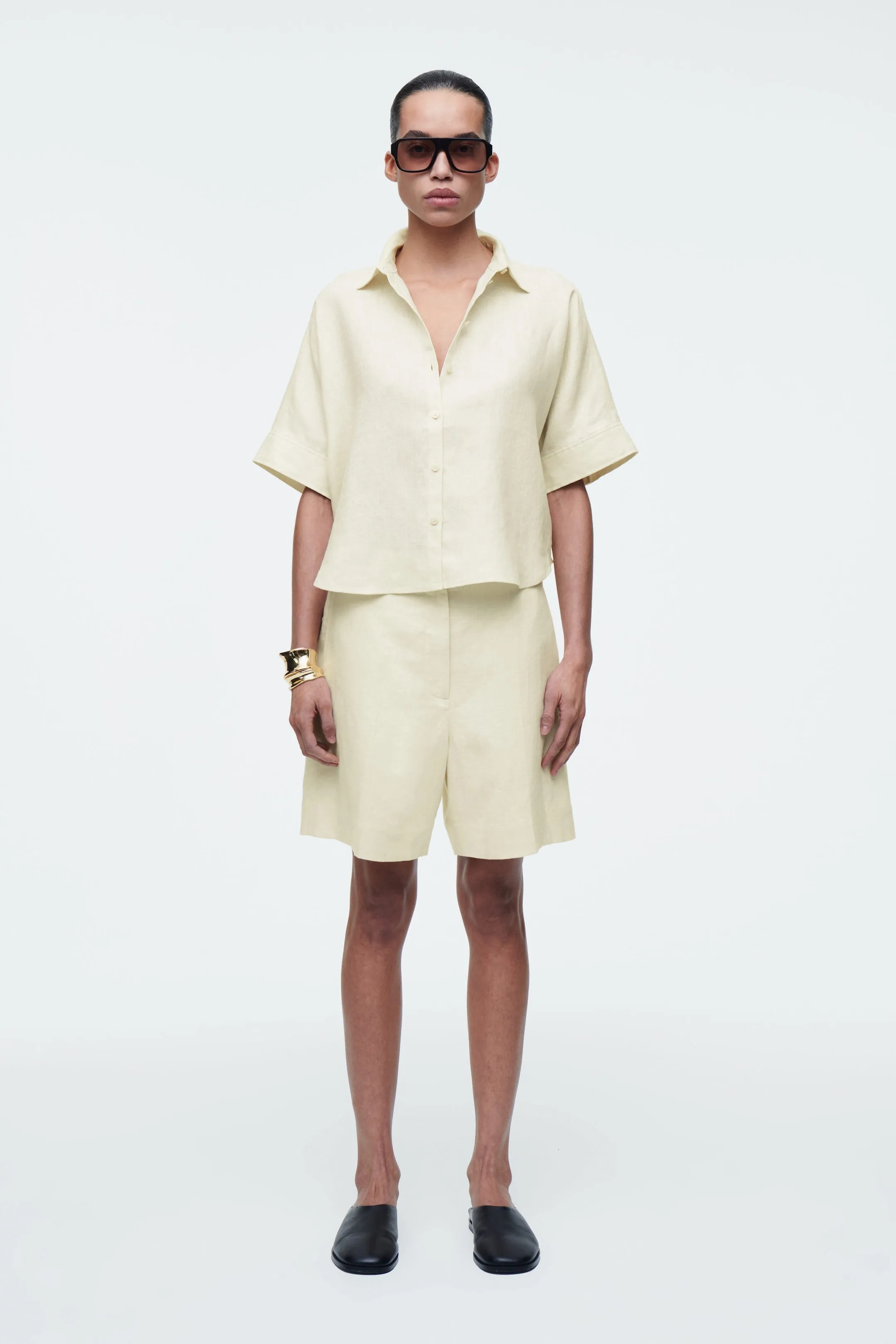 Boxy short-sleeved linen shirt