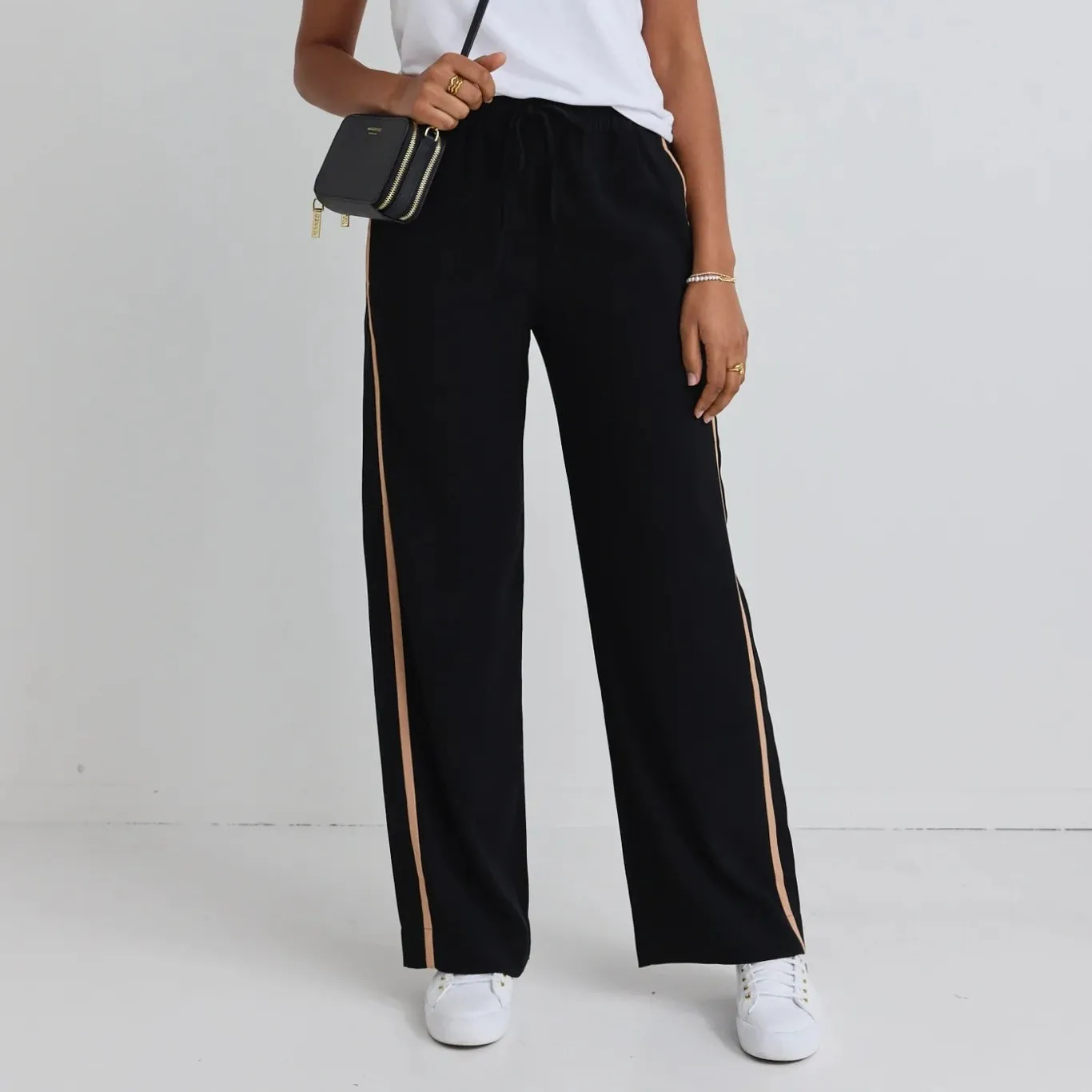 Confident Stripe Leg Crepe Wide Pants - Black