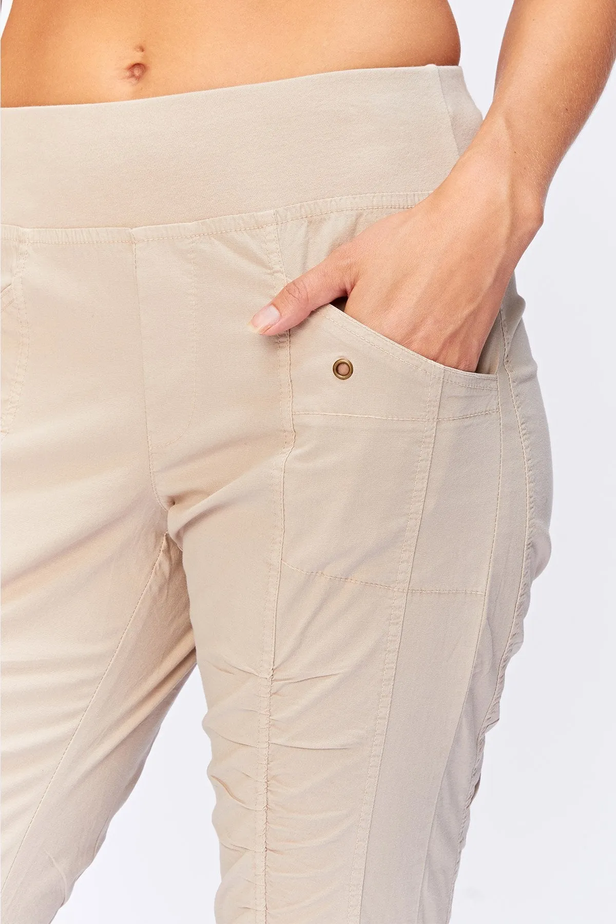 Iris crop pants in sand