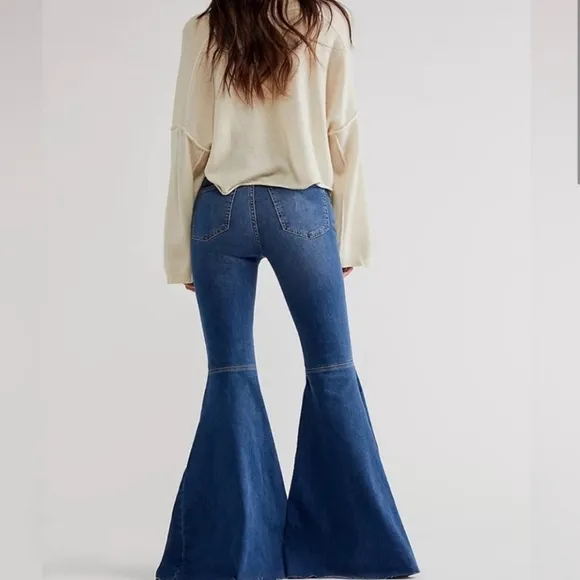 NWT WE THE FREE Just Float On Flare Size 29 Jericho Blue Raw Hem high rise