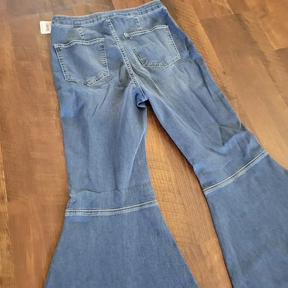 NWT WE THE FREE Just Float On Flare Size 29 Jericho Blue Raw Hem high rise