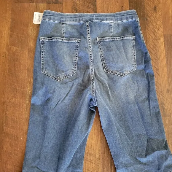 NWT WE THE FREE Just Float On Flare Size 29 Jericho Blue Raw Hem high rise