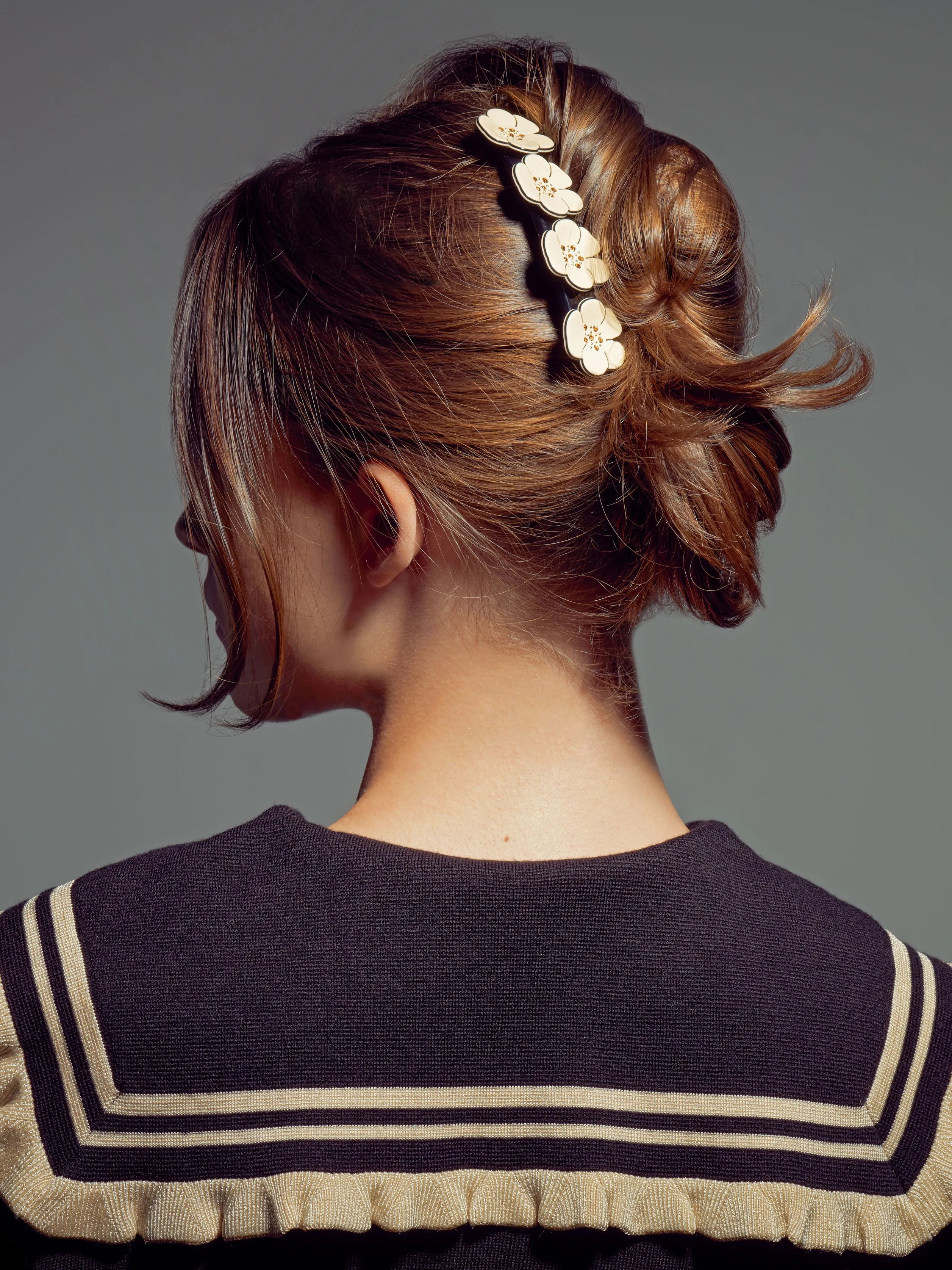 Pearl Camellia French White Alba Twist Comb