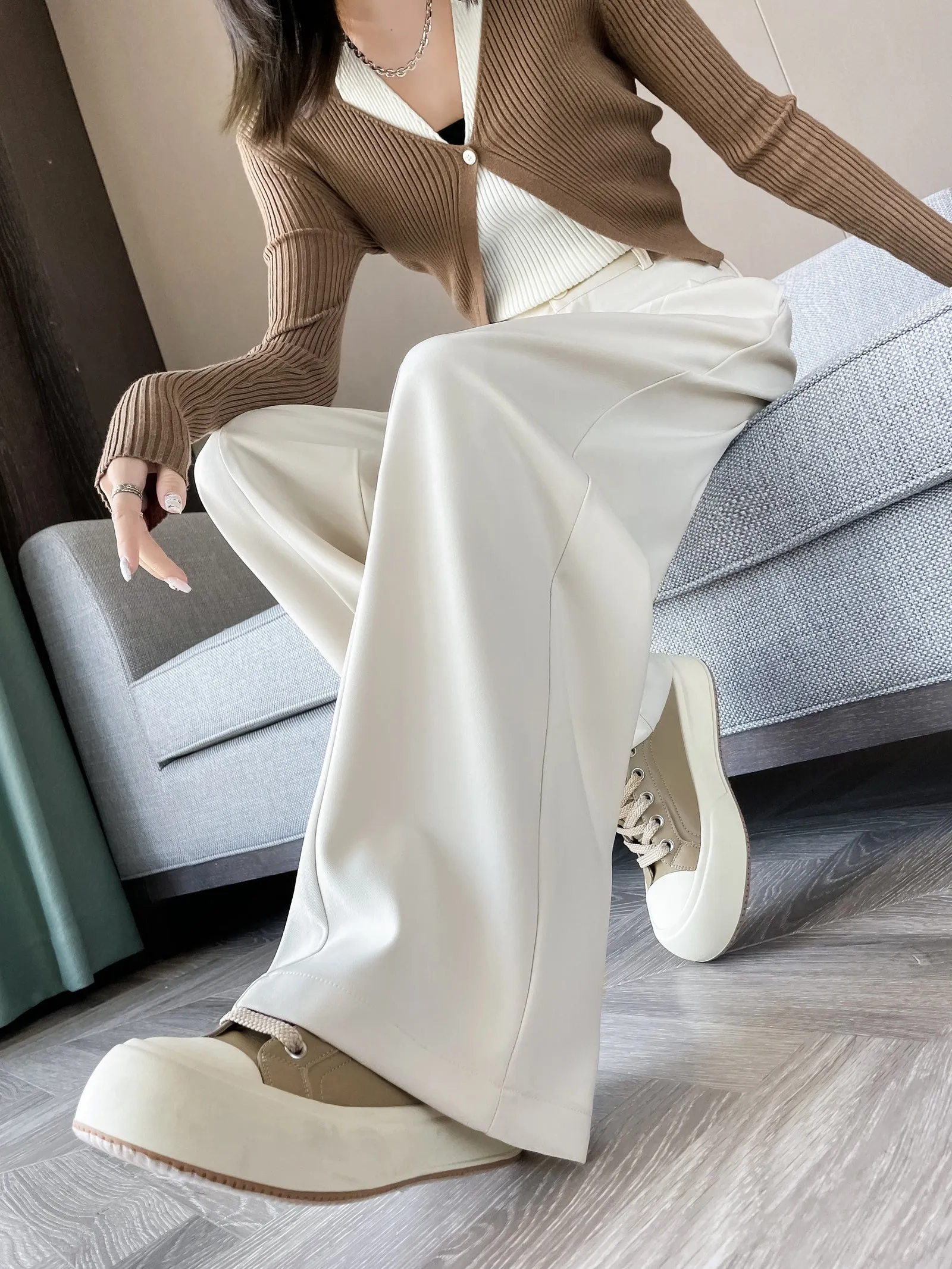 Relaxed Solid Color High Waist Pant for Stylish Women's Outfit