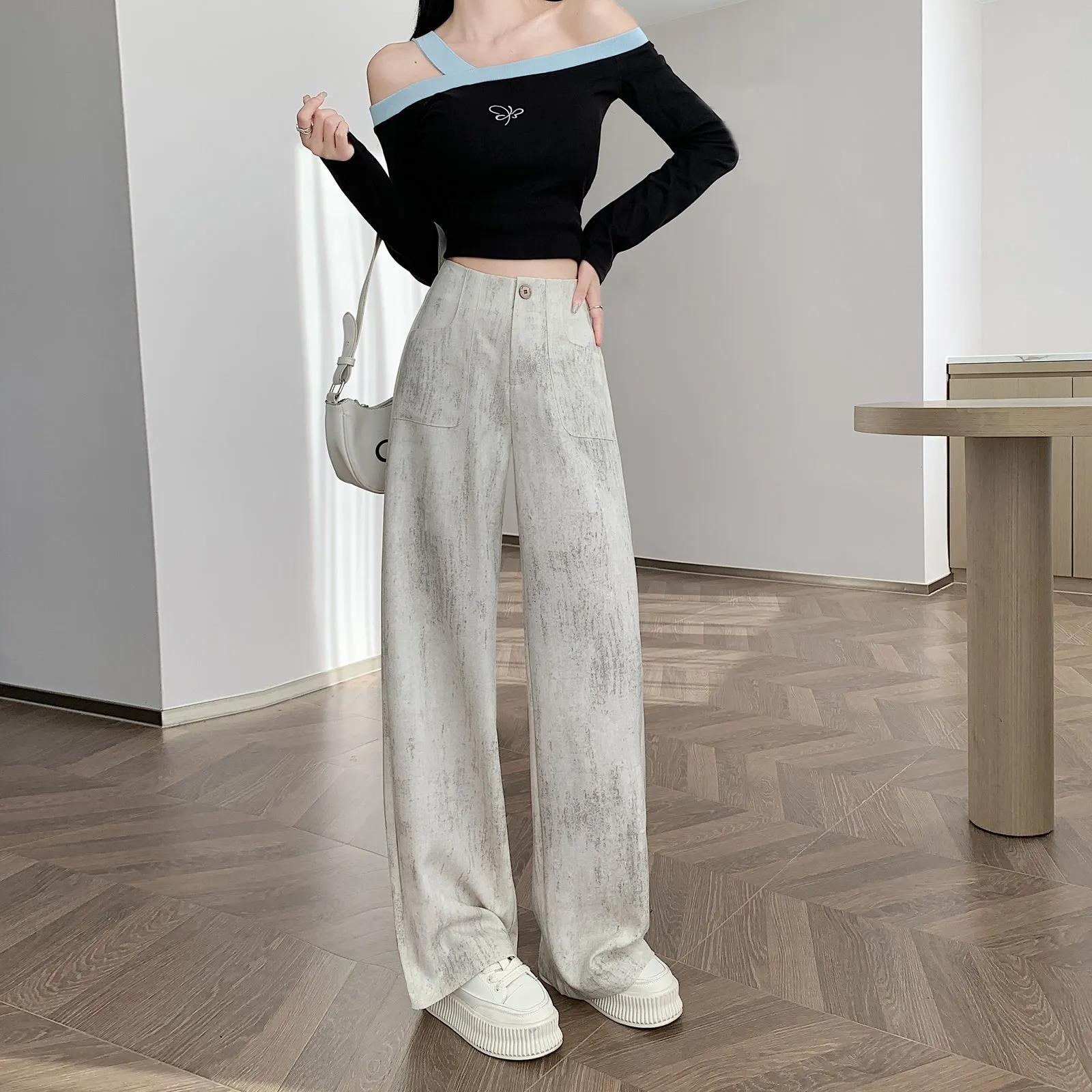 Stylish Loose Fit Women's Straight Leg Trousers with a Flattering Look