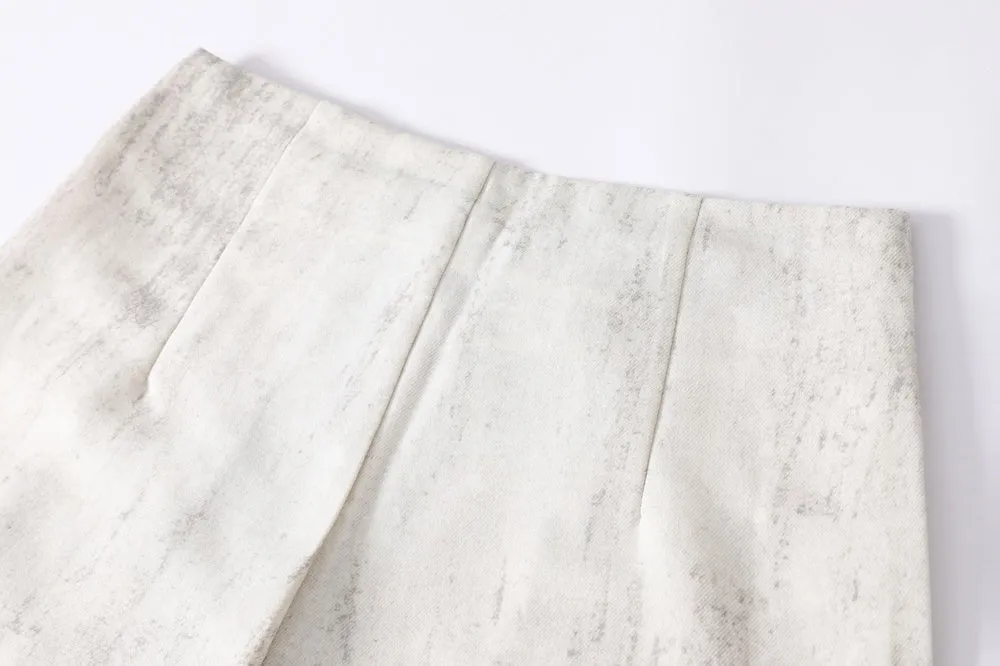 Stylish Loose Fit Women's Straight Leg Trousers with a Flattering Look
