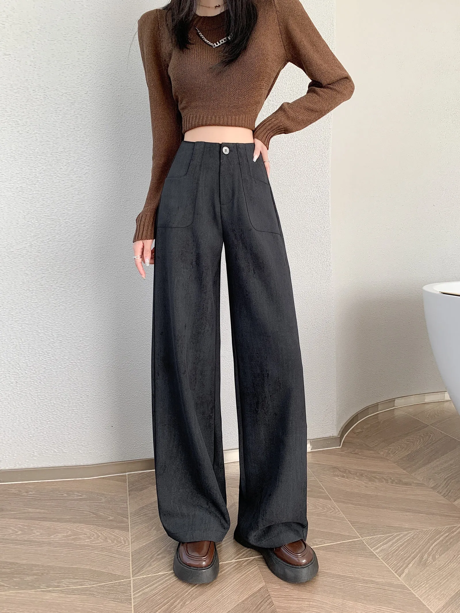 Stylish Loose Fit Women's Straight Leg Trousers with a Flattering Look