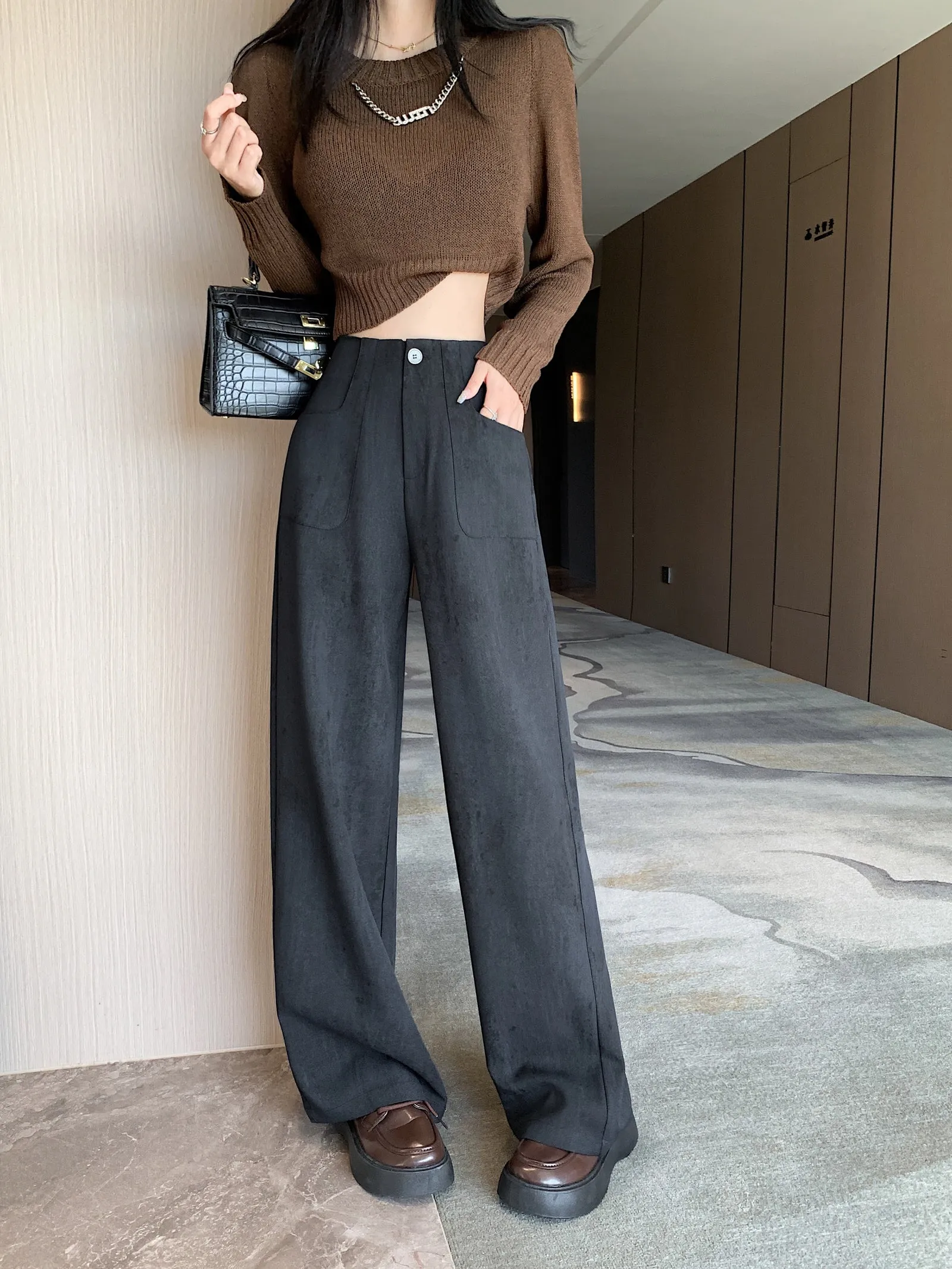 Stylish Loose Fit Women's Straight Leg Trousers with a Flattering Look