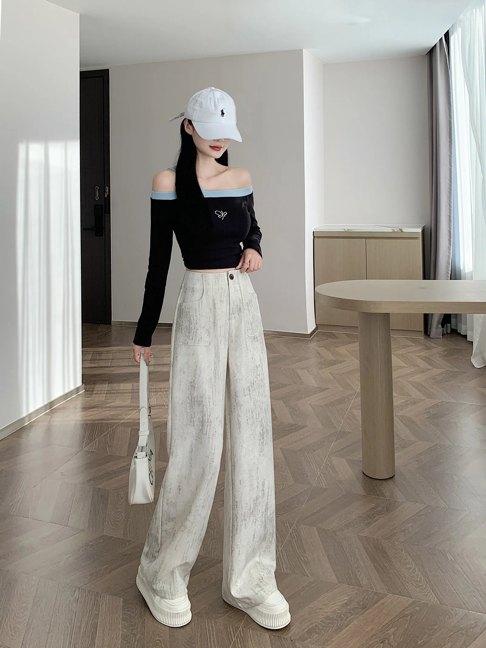 Stylish Loose Fit Women's Straight Leg Trousers with a Flattering Look
