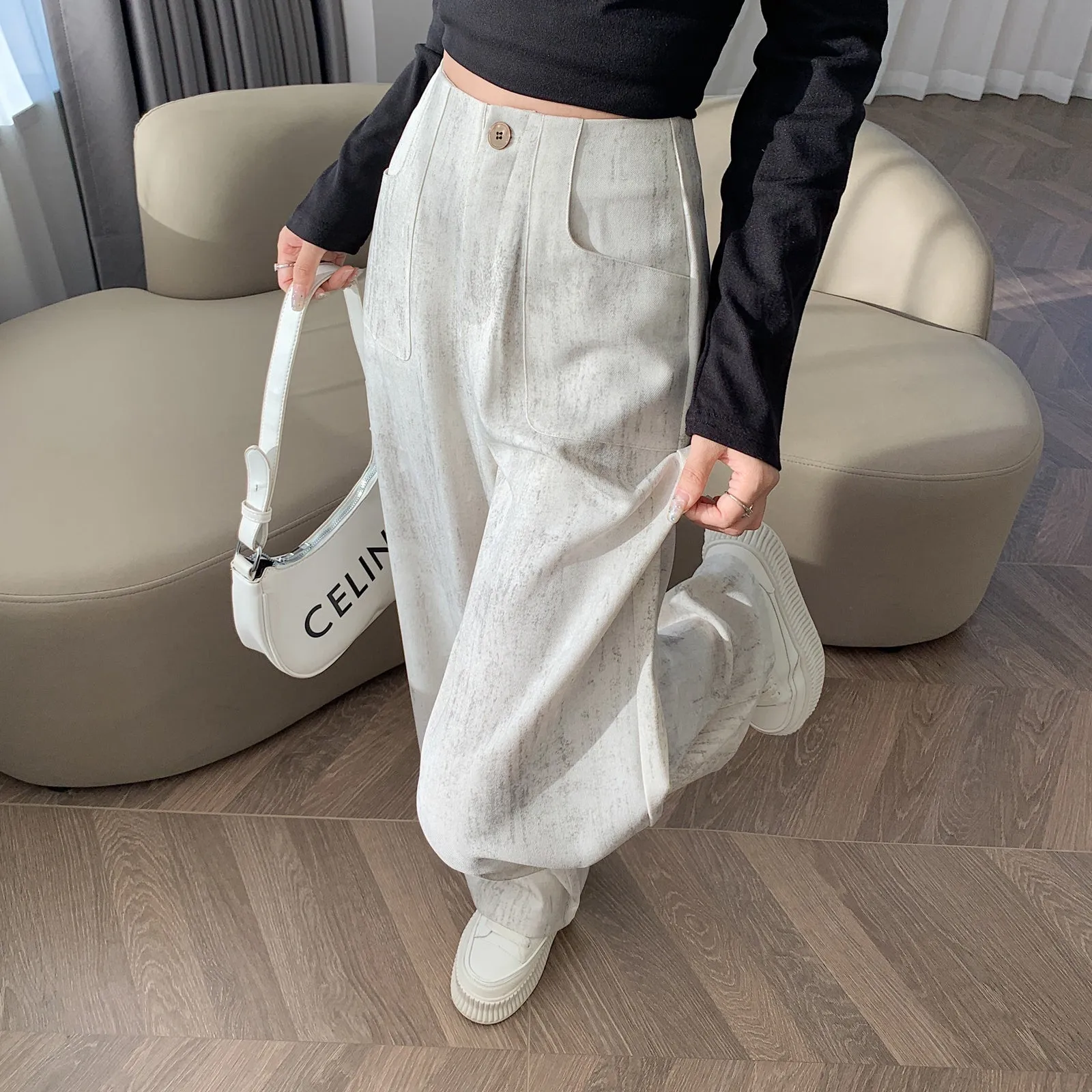 Stylish Loose Fit Women's Straight Leg Trousers with a Flattering Look