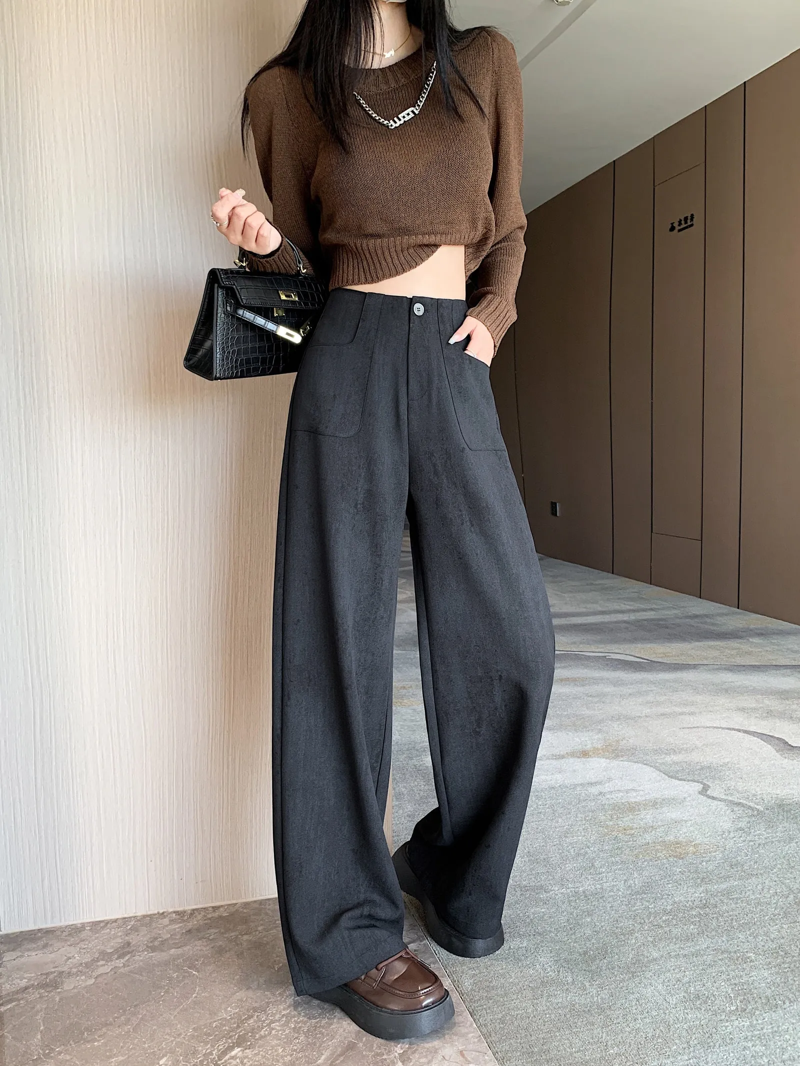 Stylish Loose Fit Women's Straight Leg Trousers with a Flattering Look