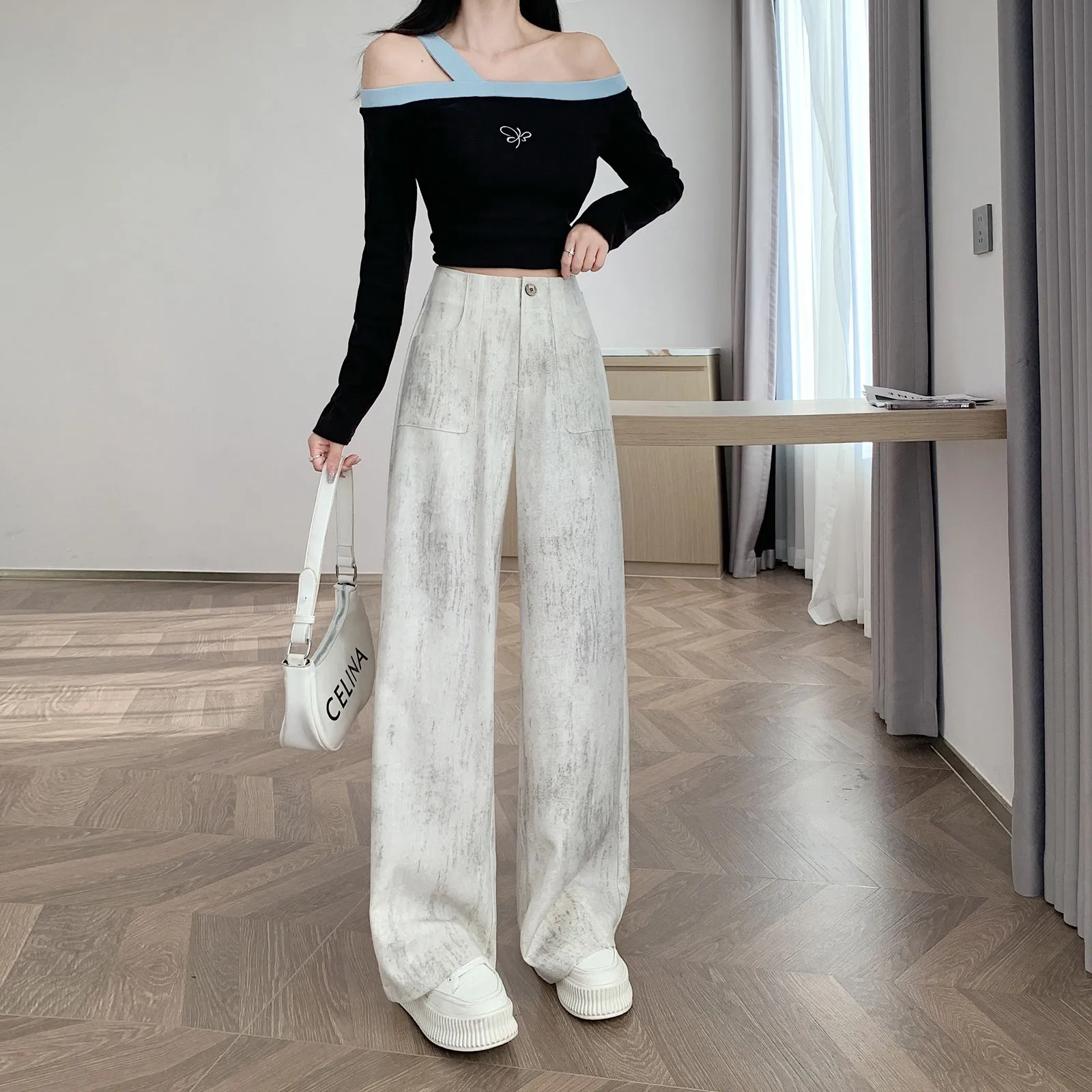 Stylish Loose Fit Women's Straight Leg Trousers with a Flattering Look