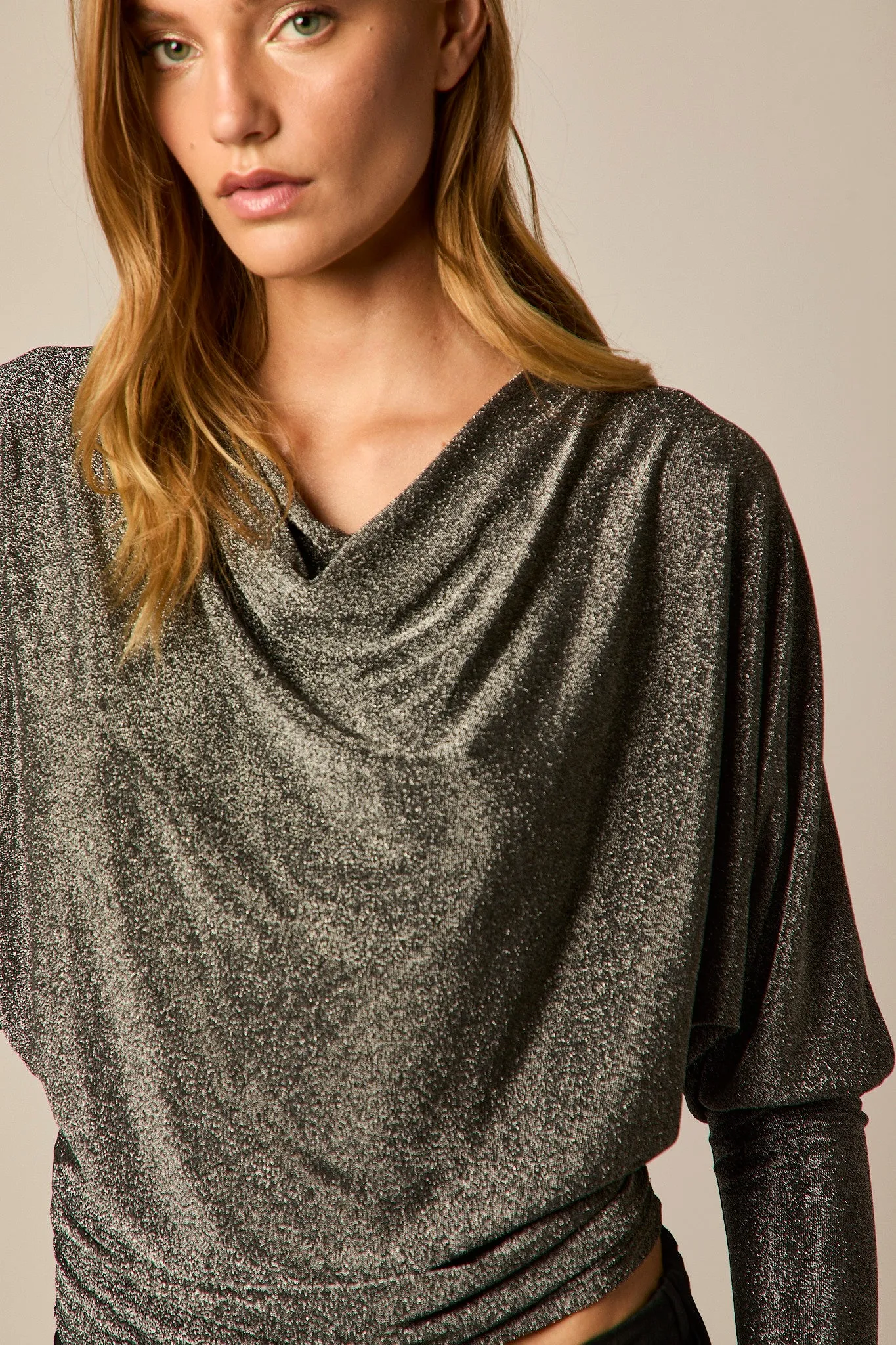Top drapeado lurex plateado