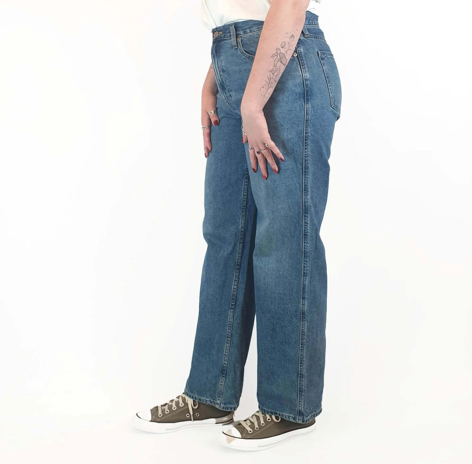 Uniqlo mid-denim straight leg jeans size 29, best fits 12-14