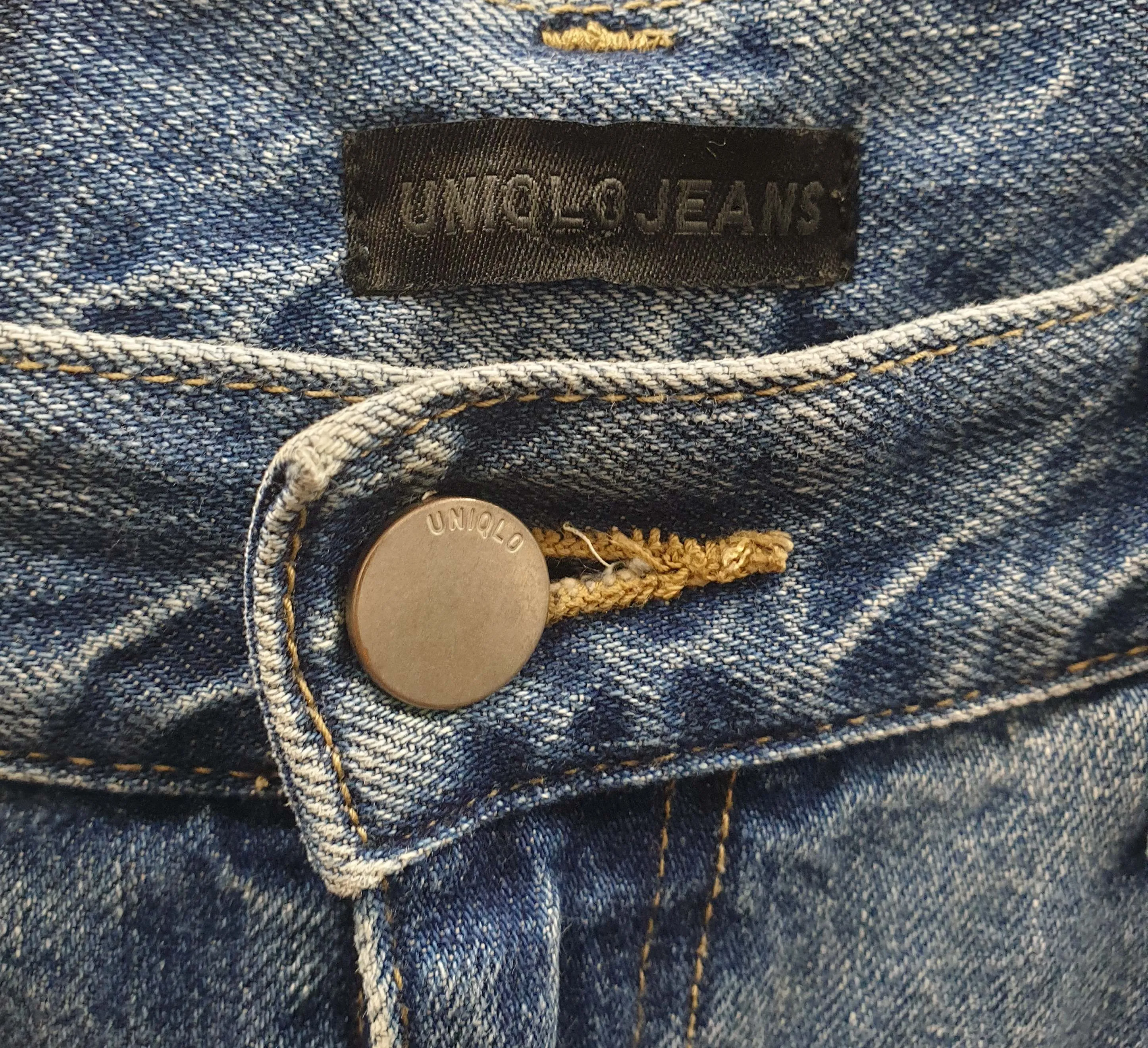 Uniqlo mid-denim straight leg jeans size 29, best fits 12-14