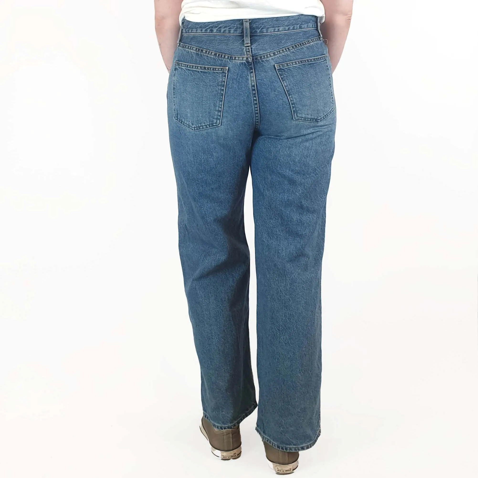 Uniqlo mid-denim straight leg jeans size 29, best fits 12-14