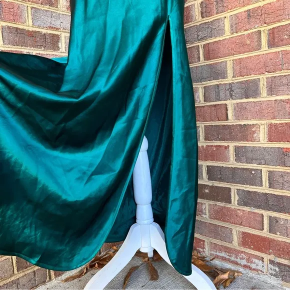 Vintage 1980’s Victoria’s Secret gold label emerald green slip dress nightgown