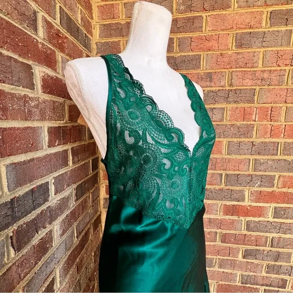 Vintage 1980’s Victoria’s Secret gold label emerald green slip dress nightgown